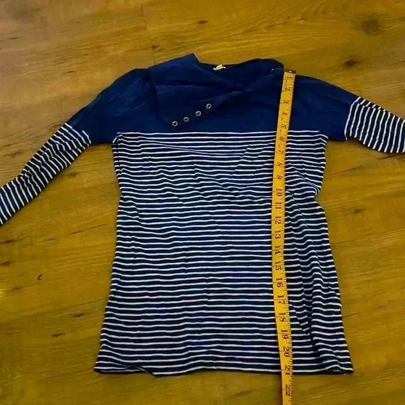 J Crew 3/4 sleeve top - Picture 3 of 5